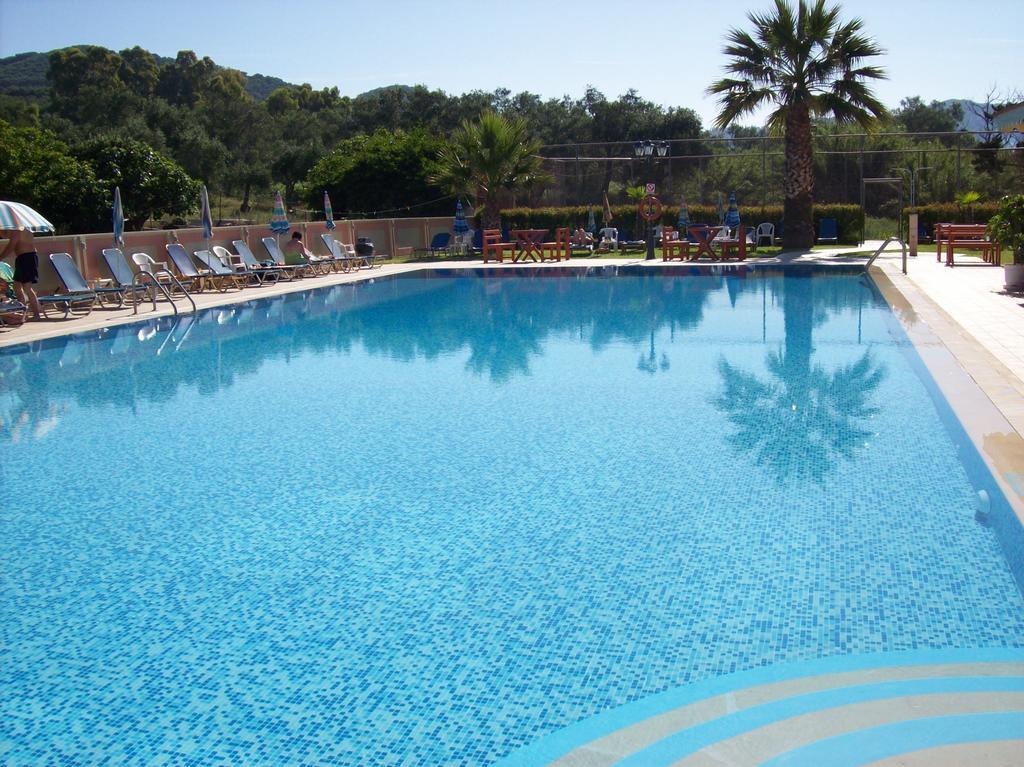 Thomas Bay Hotel Άγιος Στέφανος Εξωτερικό φωτογραφία