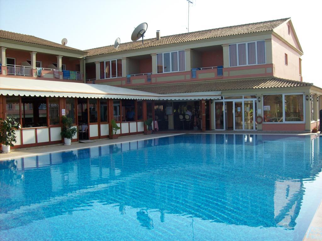 Thomas Bay Hotel Άγιος Στέφανος Εξωτερικό φωτογραφία